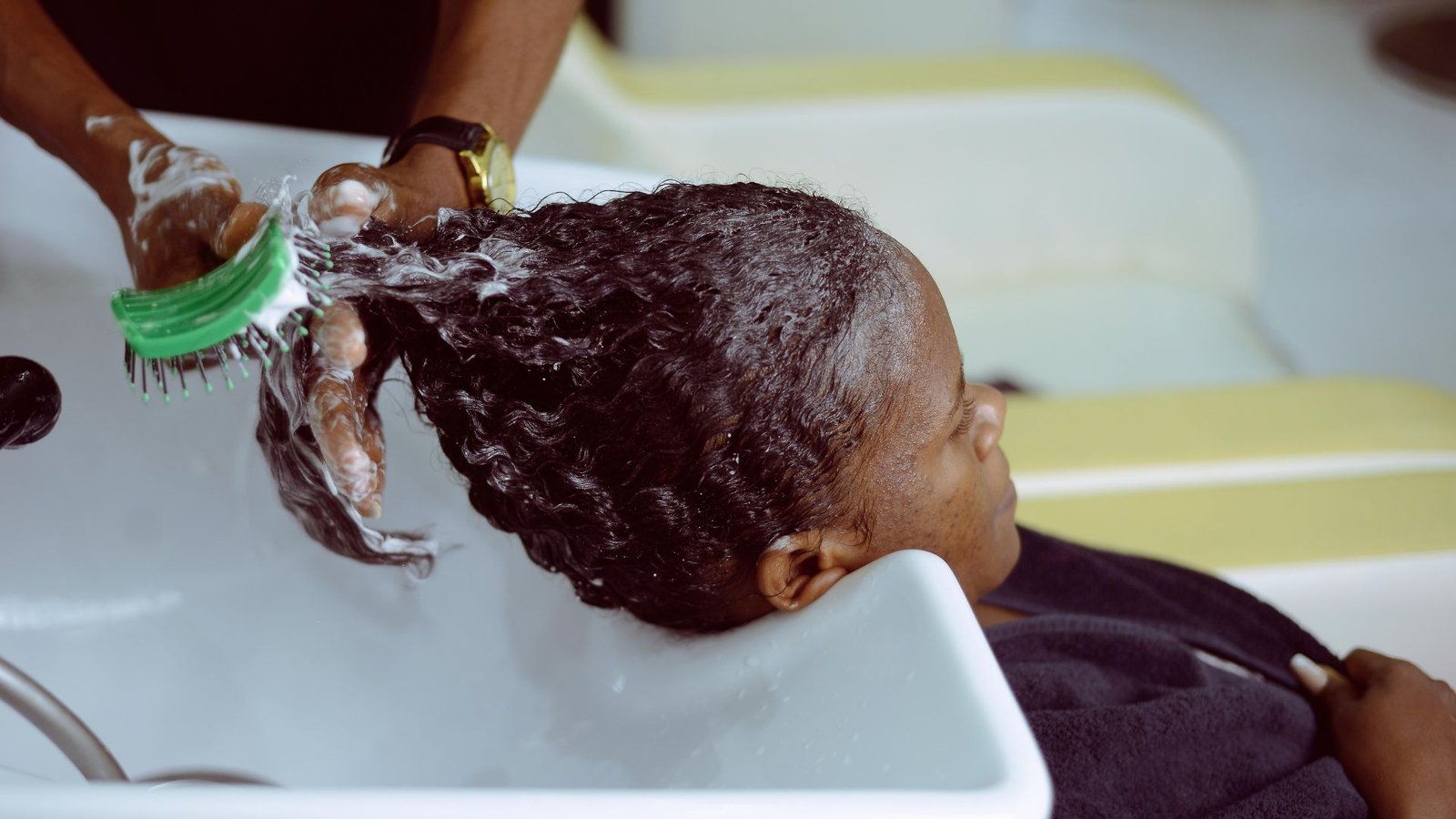 image lavage cheveux femme